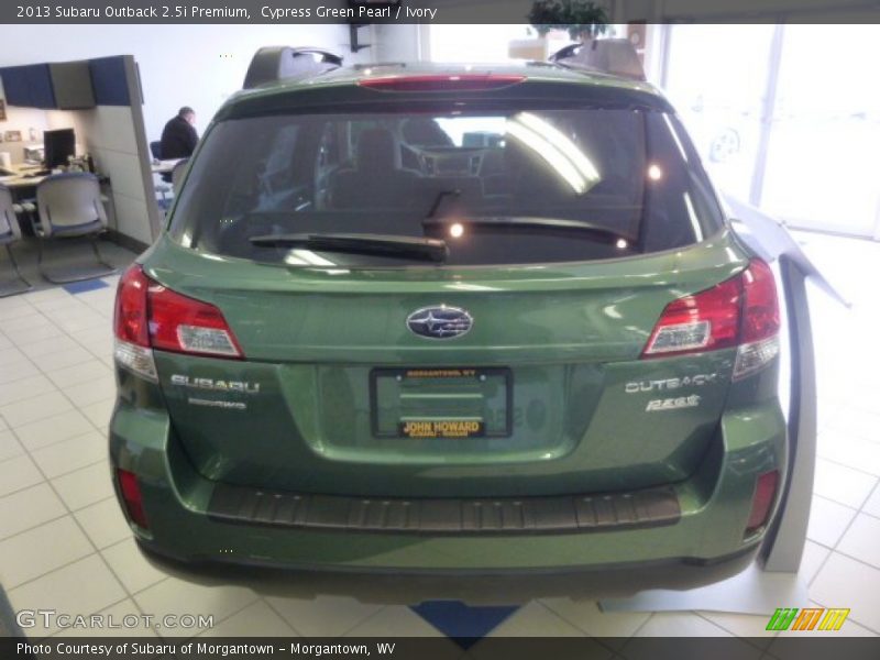 Cypress Green Pearl / Ivory 2013 Subaru Outback 2.5i Premium