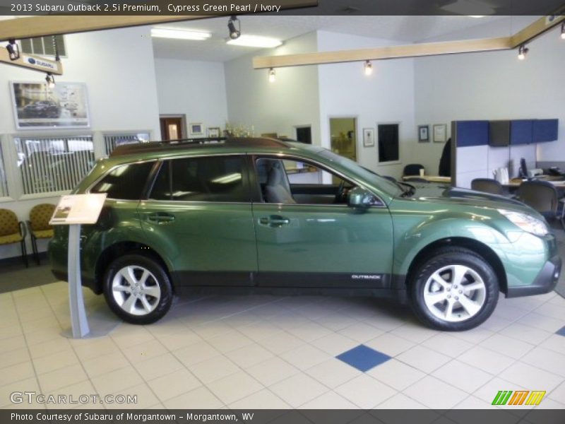 Cypress Green Pearl / Ivory 2013 Subaru Outback 2.5i Premium