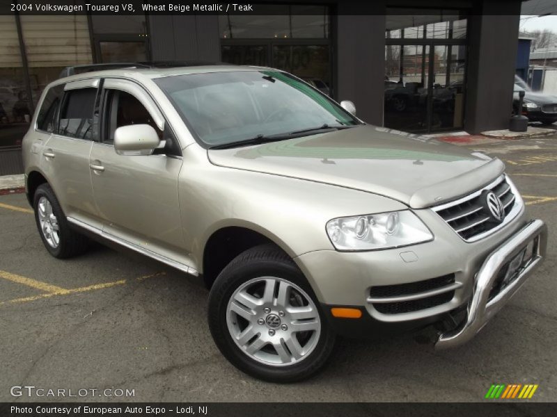 Front 3/4 View of 2004 Touareg V8