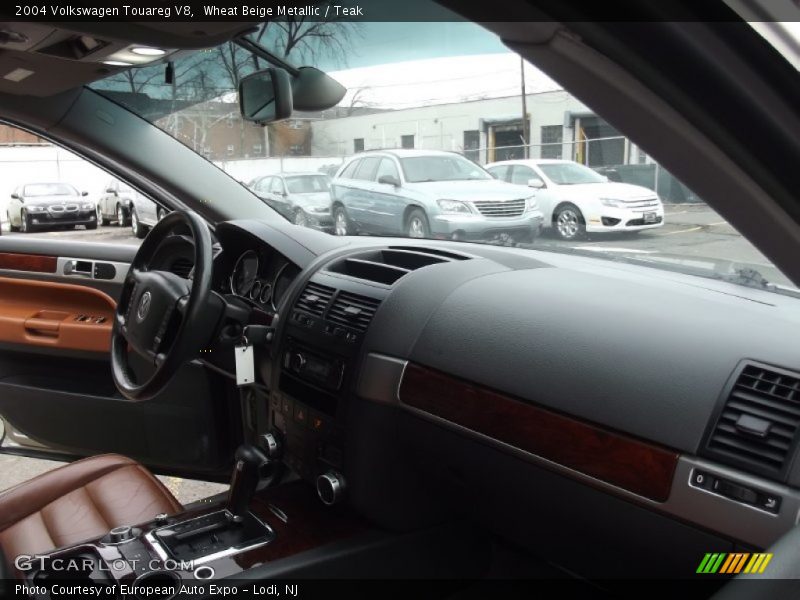 Wheat Beige Metallic / Teak 2004 Volkswagen Touareg V8