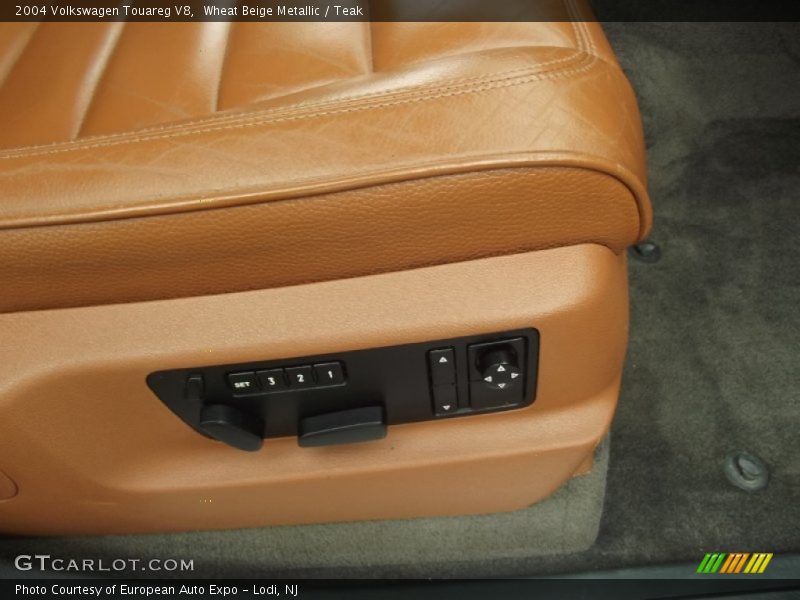 Wheat Beige Metallic / Teak 2004 Volkswagen Touareg V8
