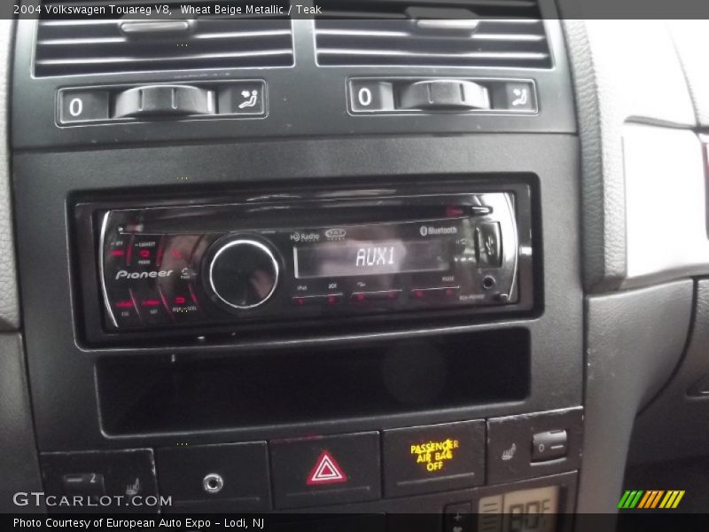 Wheat Beige Metallic / Teak 2004 Volkswagen Touareg V8