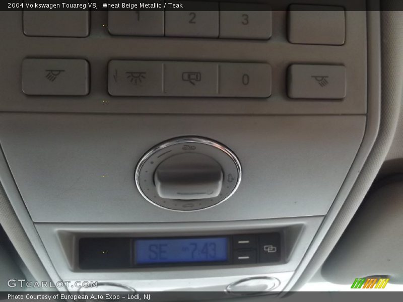 Wheat Beige Metallic / Teak 2004 Volkswagen Touareg V8