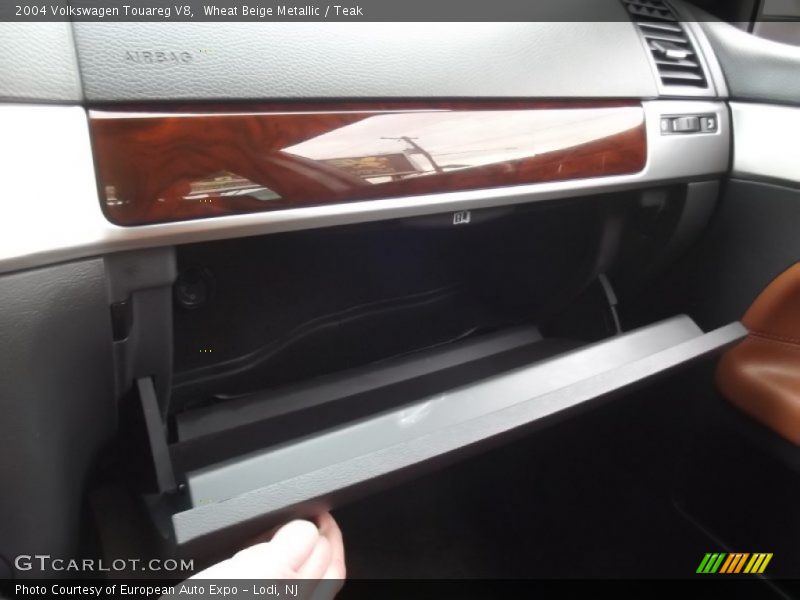 Wheat Beige Metallic / Teak 2004 Volkswagen Touareg V8