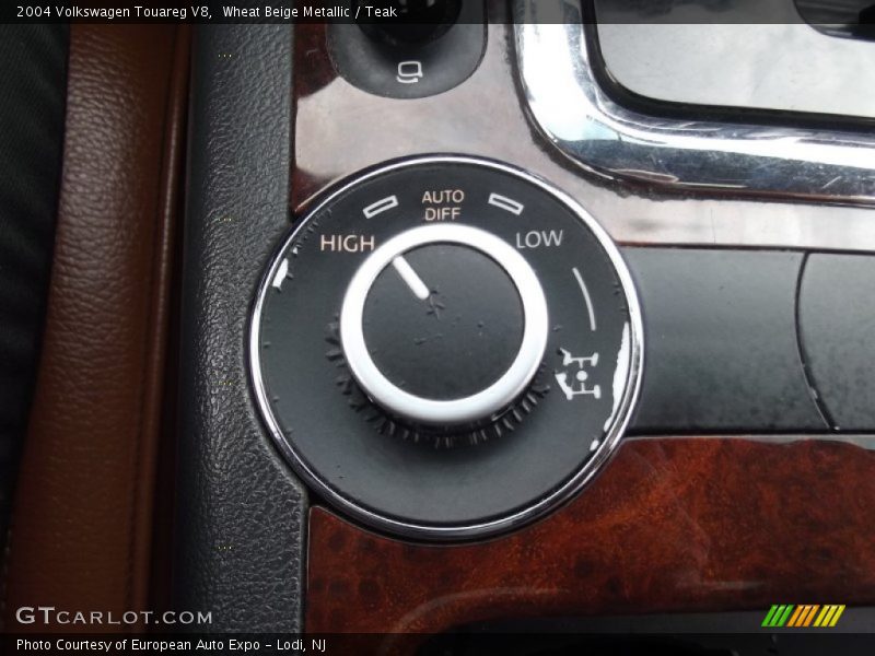 Wheat Beige Metallic / Teak 2004 Volkswagen Touareg V8