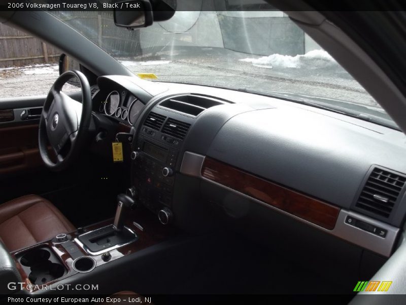 Black / Teak 2006 Volkswagen Touareg V8