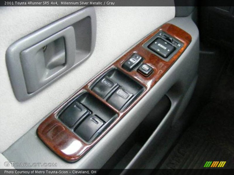 Millennium Silver Metallic / Gray 2001 Toyota 4Runner SR5 4x4