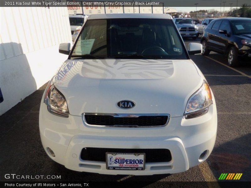 Clear White/Grey Graphics / Black Leather 2011 Kia Soul White Tiger Special Edition