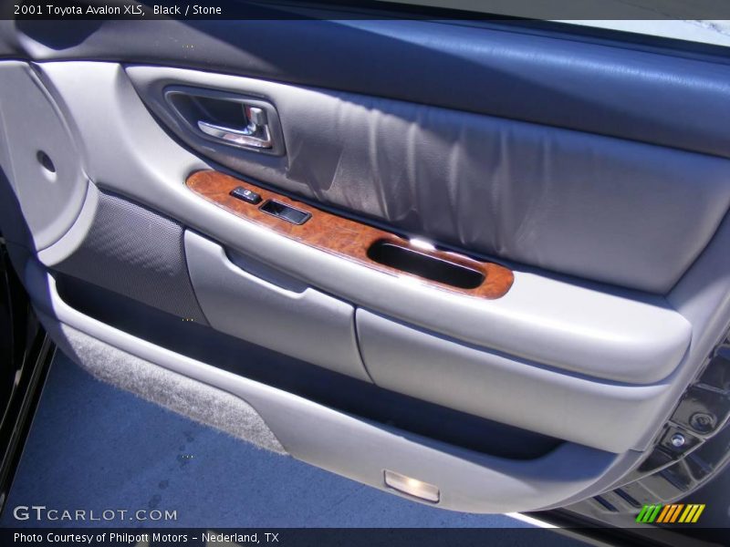 Black / Stone 2001 Toyota Avalon XLS
