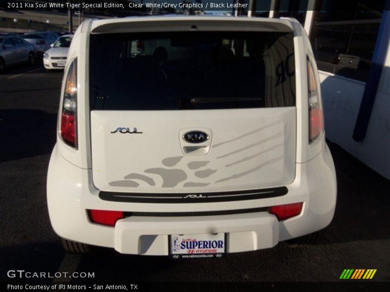 Clear White/Grey Graphics / Black Leather 2011 Kia Soul White Tiger Special Edition