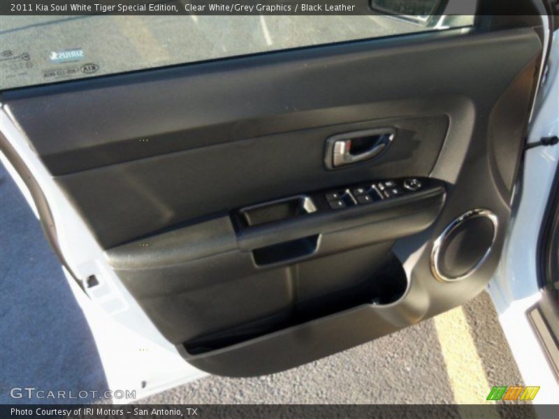 Clear White/Grey Graphics / Black Leather 2011 Kia Soul White Tiger Special Edition