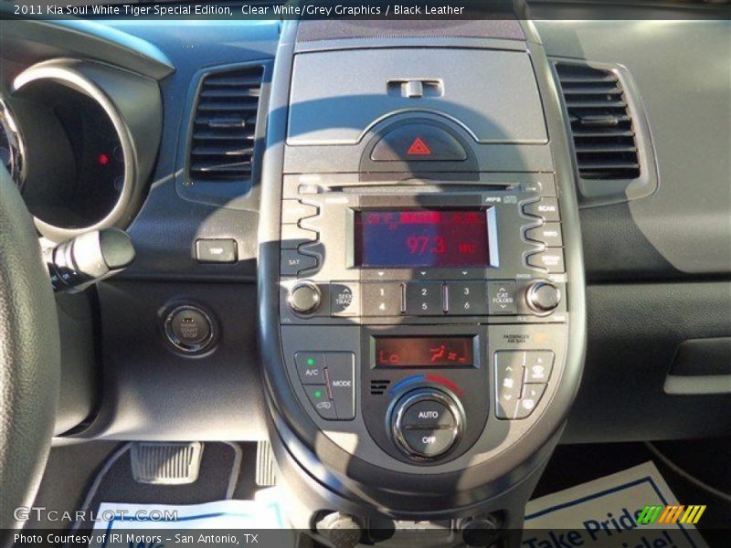 Clear White/Grey Graphics / Black Leather 2011 Kia Soul White Tiger Special Edition