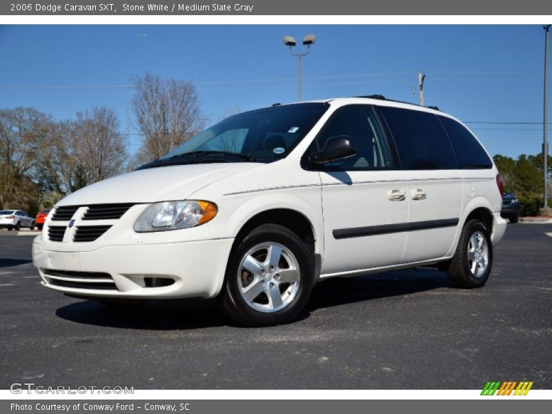Front 3/4 View of 2006 Caravan SXT
