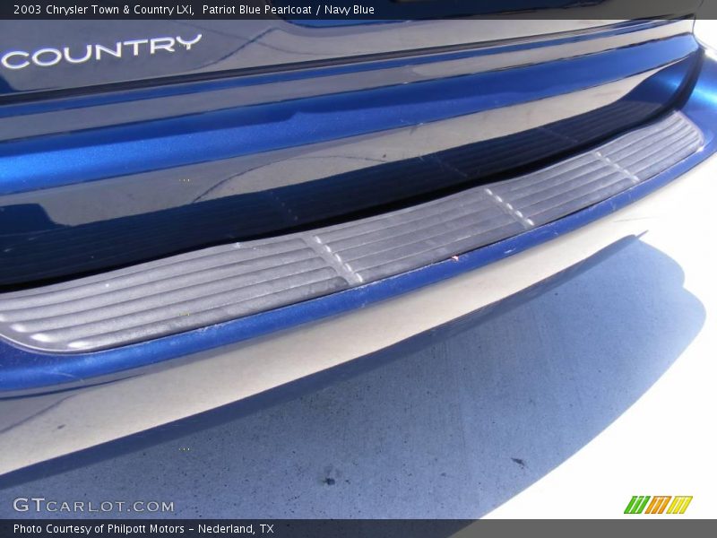 Patriot Blue Pearlcoat / Navy Blue 2003 Chrysler Town & Country LXi