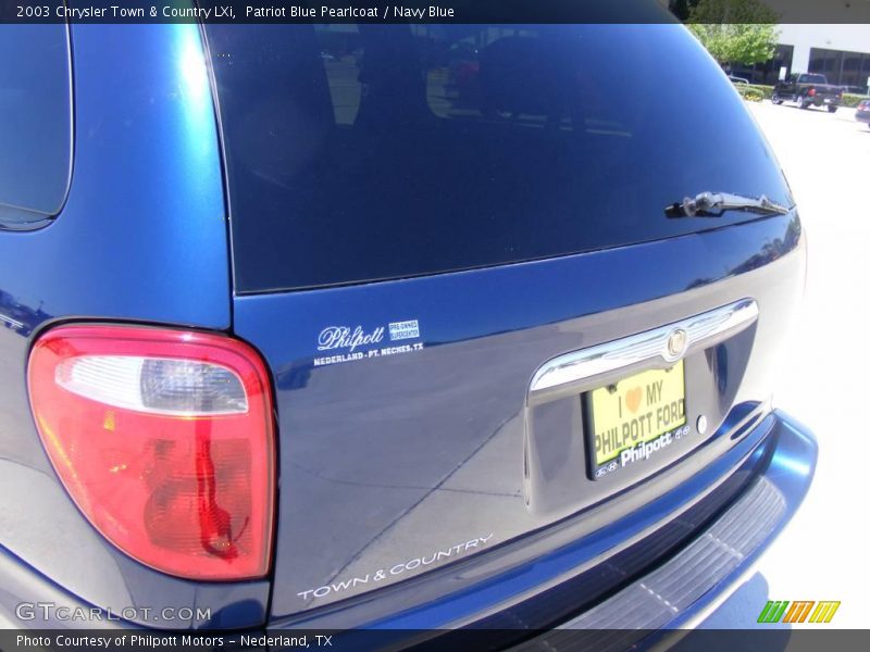 Patriot Blue Pearlcoat / Navy Blue 2003 Chrysler Town & Country LXi