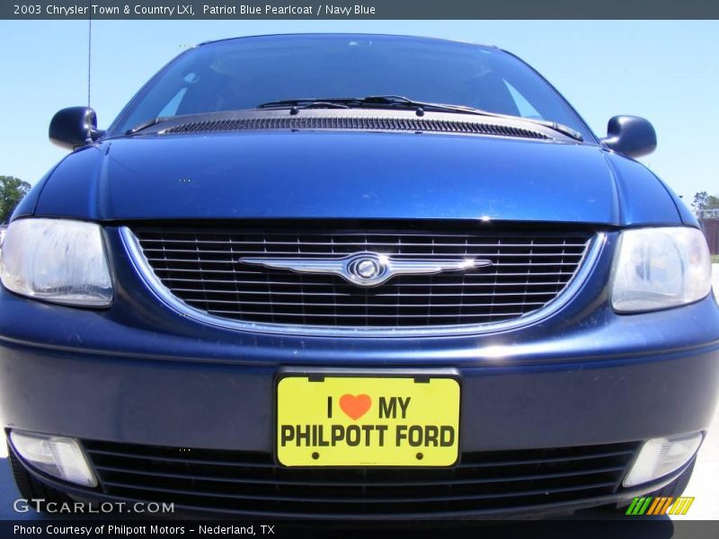 Patriot Blue Pearlcoat / Navy Blue 2003 Chrysler Town & Country LXi