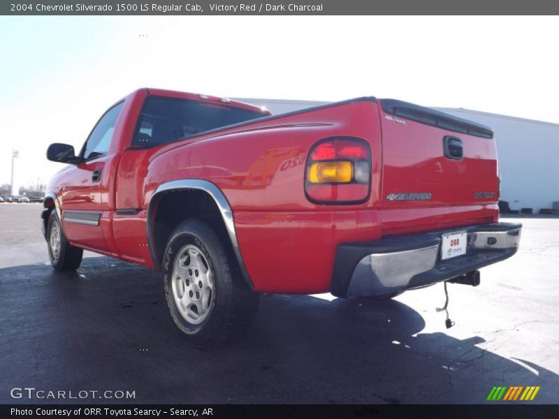 Victory Red / Dark Charcoal 2004 Chevrolet Silverado 1500 LS Regular Cab