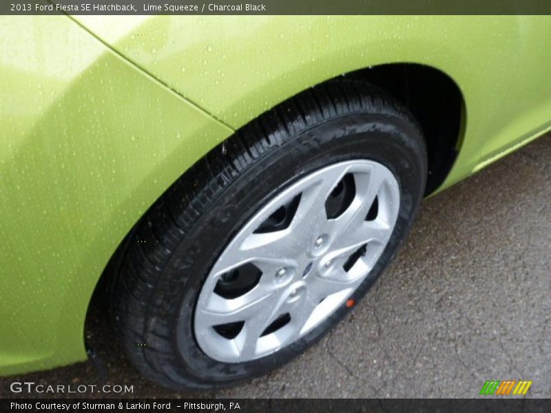 Lime Squeeze / Charcoal Black 2013 Ford Fiesta SE Hatchback