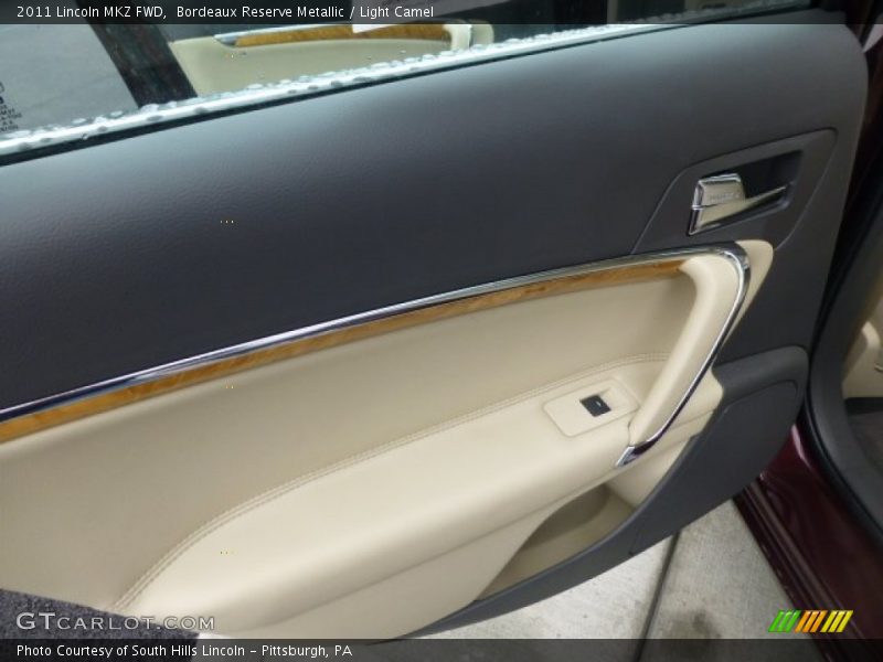 Bordeaux Reserve Metallic / Light Camel 2011 Lincoln MKZ FWD