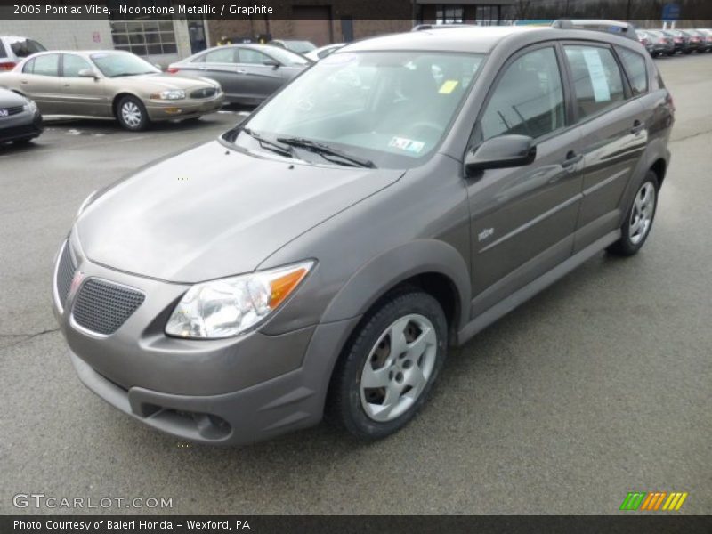 Front 3/4 View of 2005 Vibe 
