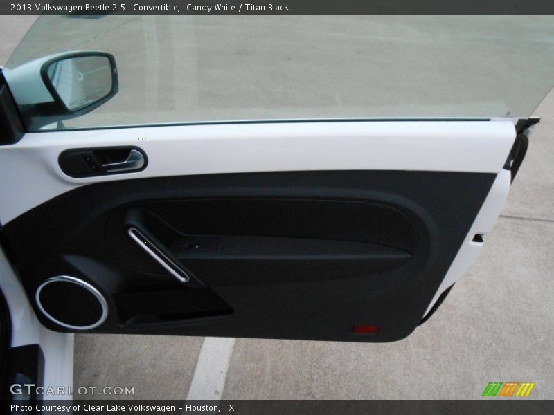 Candy White / Titan Black 2013 Volkswagen Beetle 2.5L Convertible