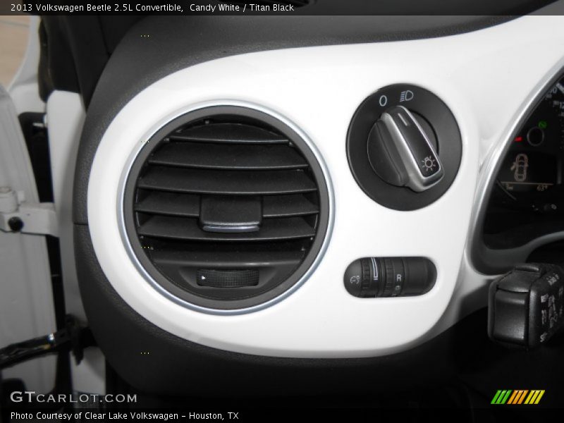 Candy White / Titan Black 2013 Volkswagen Beetle 2.5L Convertible
