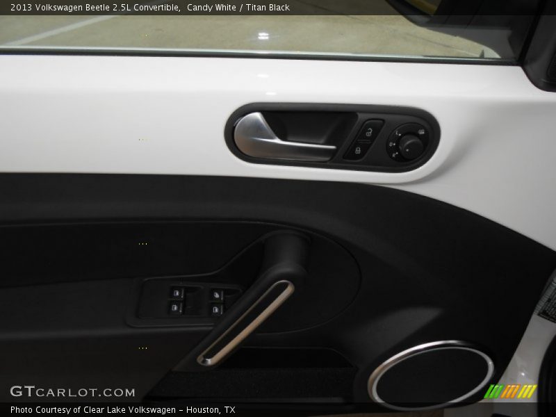 Candy White / Titan Black 2013 Volkswagen Beetle 2.5L Convertible
