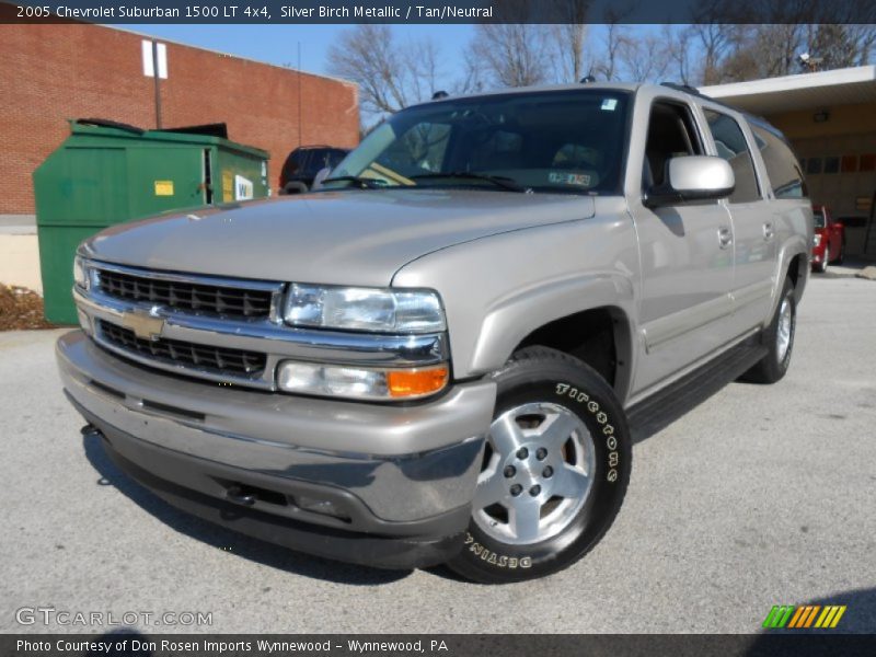 Front 3/4 View of 2005 Suburban 1500 LT 4x4