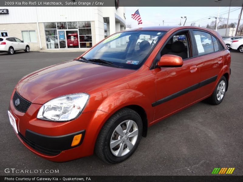 Front 3/4 View of 2009 Rio Rio5 LX Hatchback