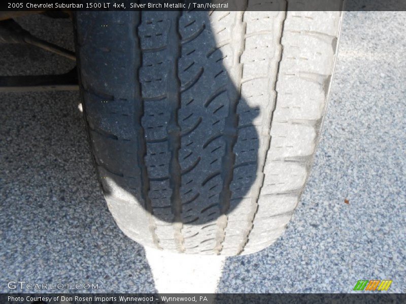 Silver Birch Metallic / Tan/Neutral 2005 Chevrolet Suburban 1500 LT 4x4