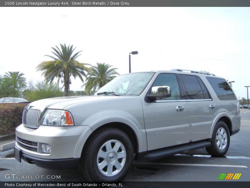 Front 3/4 View of 2006 Navigator Luxury 4x4