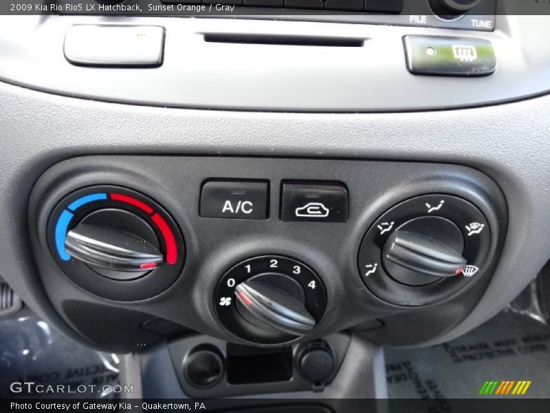 Controls of 2009 Rio Rio5 LX Hatchback