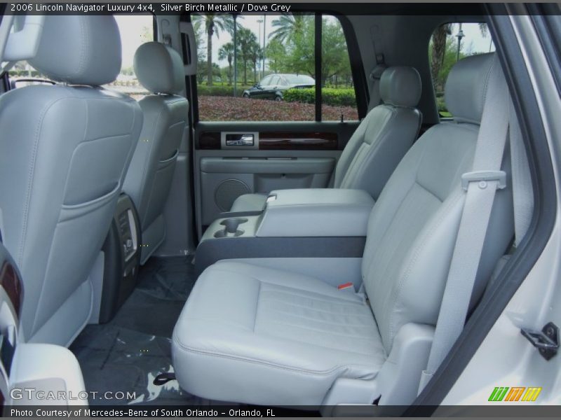 Rear Seat of 2006 Navigator Luxury 4x4