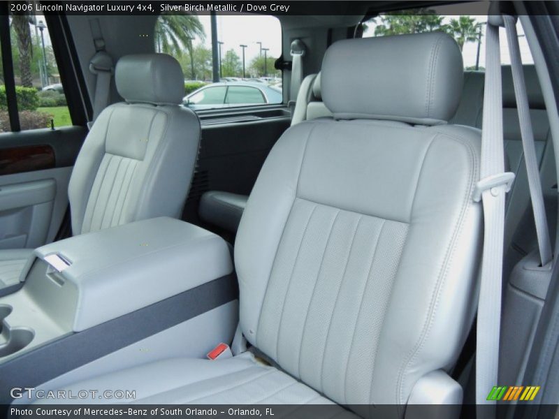 Rear Seat of 2006 Navigator Luxury 4x4