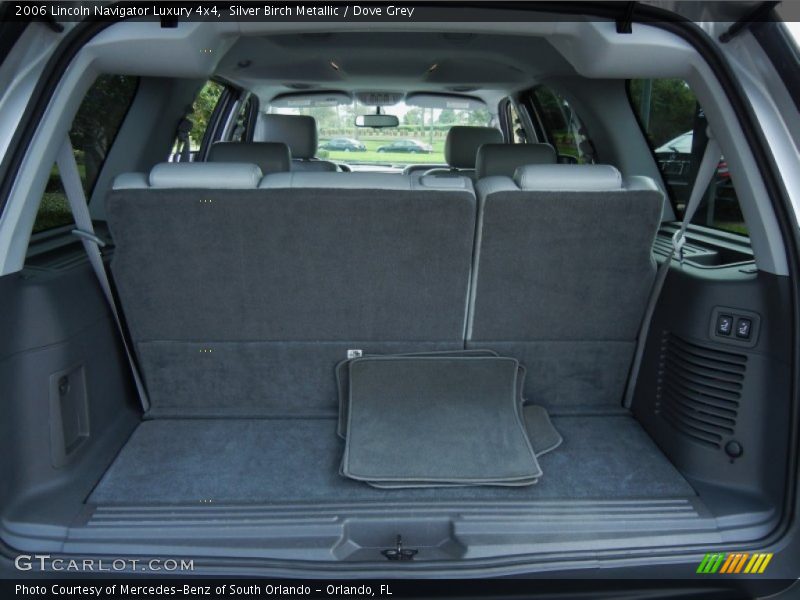  2006 Navigator Luxury 4x4 Trunk