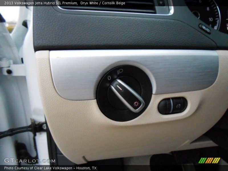 Oryx White / Cornsilk Beige 2013 Volkswagen Jetta Hybrid SEL Premium