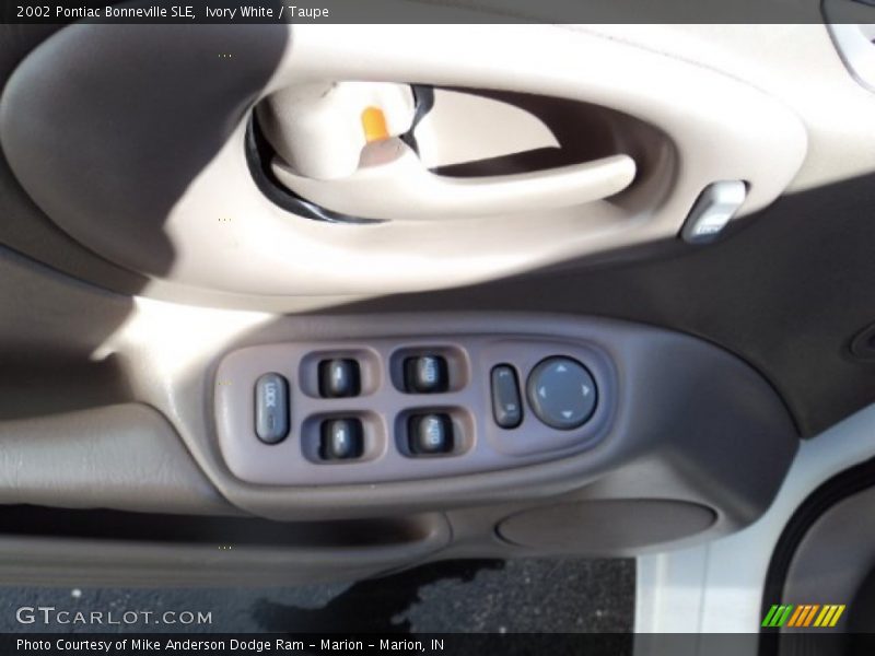 Ivory White / Taupe 2002 Pontiac Bonneville SLE