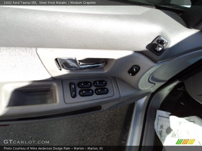 Silver Frost Metallic / Medium Graphite 2002 Ford Taurus SES