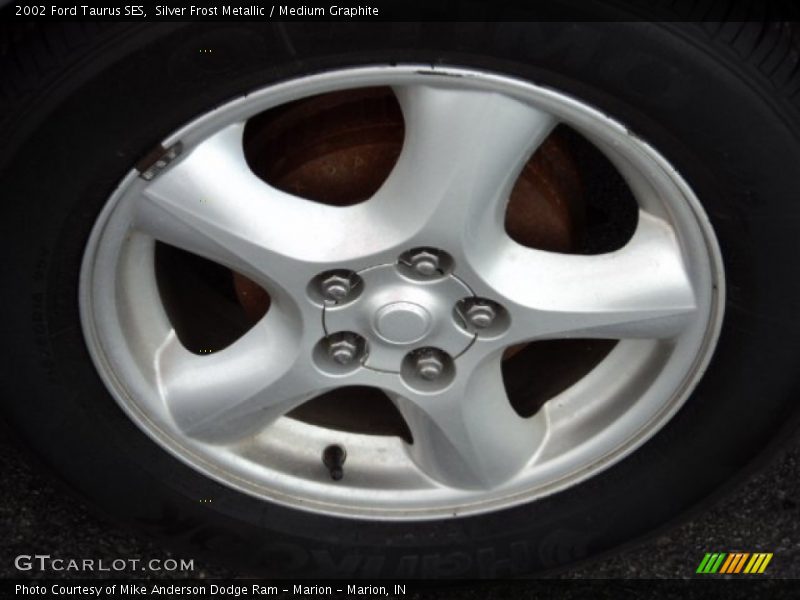 Silver Frost Metallic / Medium Graphite 2002 Ford Taurus SES