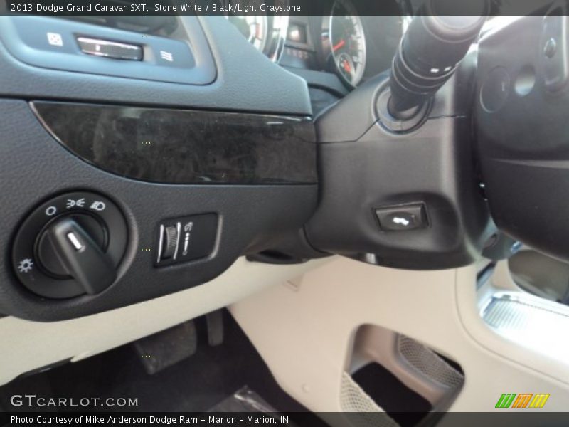 Stone White / Black/Light Graystone 2013 Dodge Grand Caravan SXT
