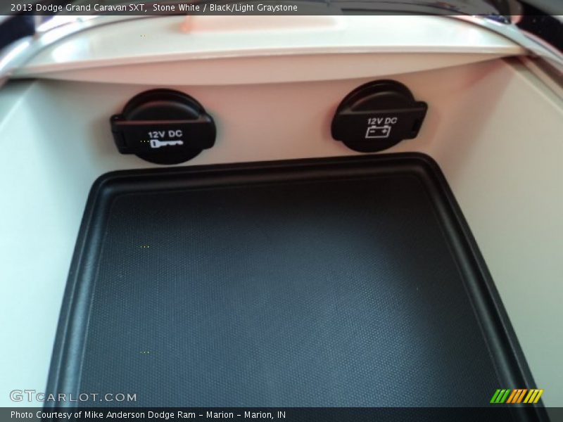 Stone White / Black/Light Graystone 2013 Dodge Grand Caravan SXT