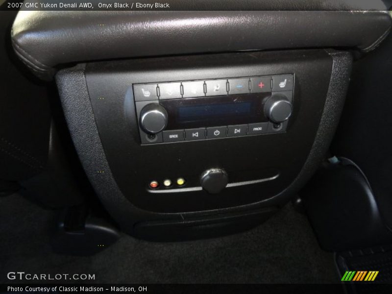 Onyx Black / Ebony Black 2007 GMC Yukon Denali AWD