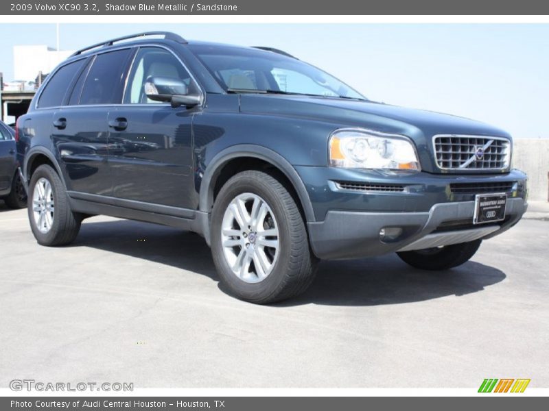 Front 3/4 View of 2009 XC90 3.2