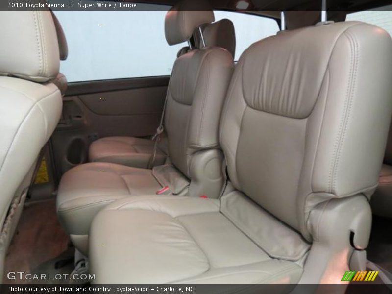 Super White / Taupe 2010 Toyota Sienna LE