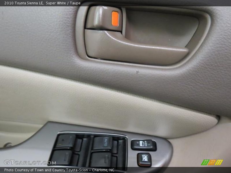 Super White / Taupe 2010 Toyota Sienna LE