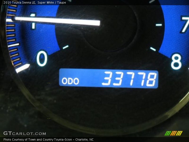 Super White / Taupe 2010 Toyota Sienna LE