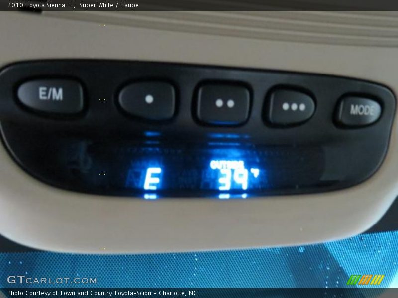 Super White / Taupe 2010 Toyota Sienna LE