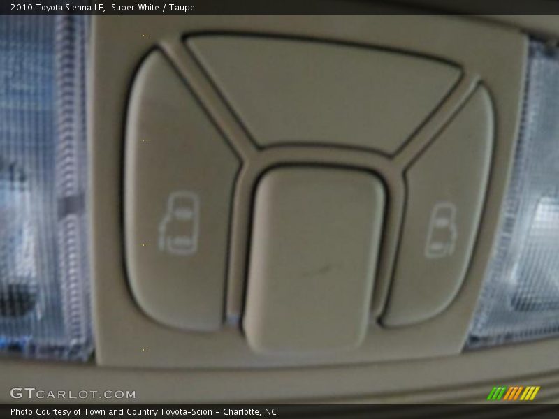 Super White / Taupe 2010 Toyota Sienna LE