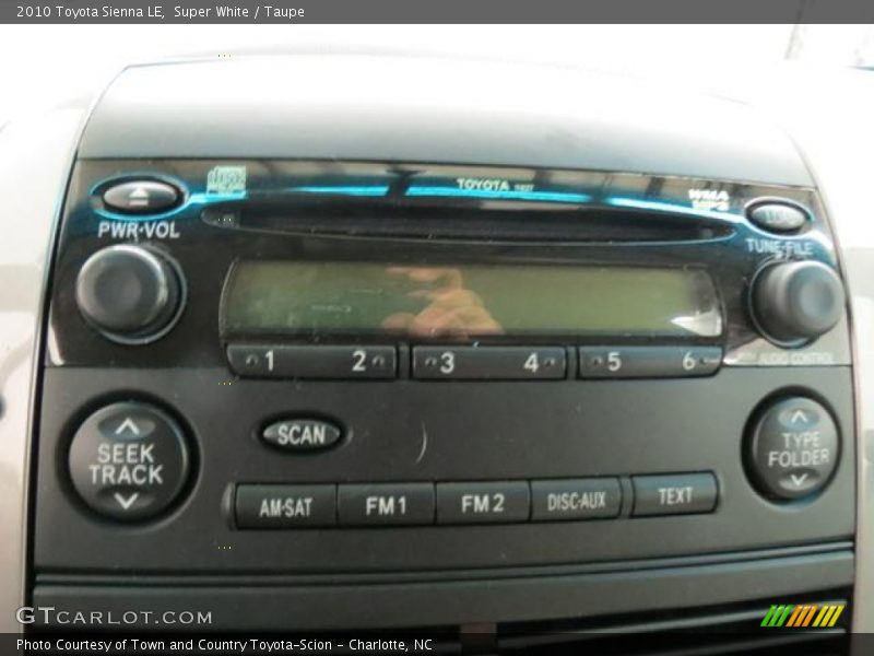 Super White / Taupe 2010 Toyota Sienna LE