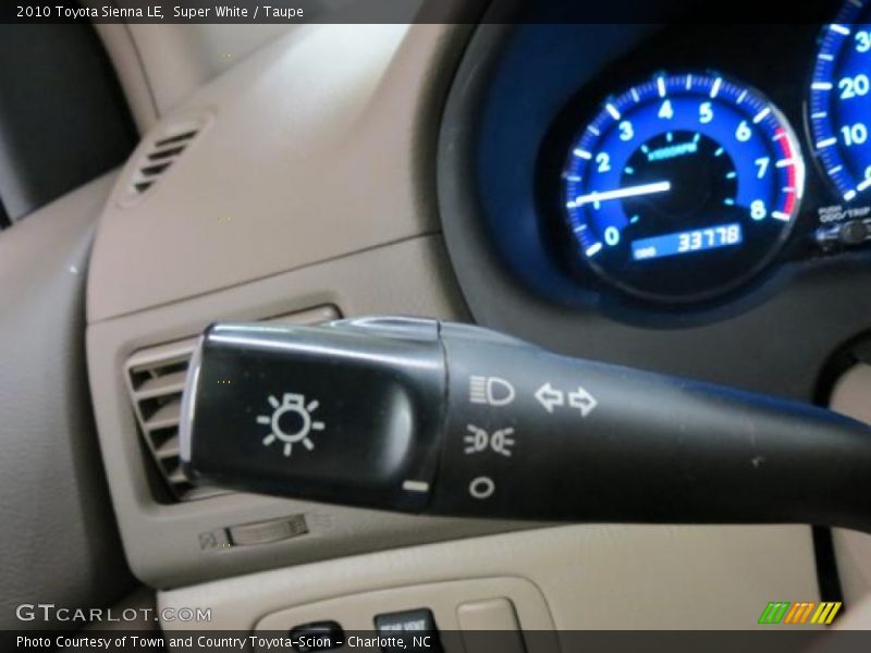 Super White / Taupe 2010 Toyota Sienna LE